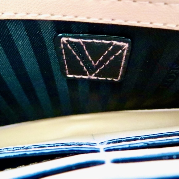 NEW! The VICTORIA’S SECRET Wallet Colorblock V Monogram Hardware Pastel Pink - Picture 7 of 8